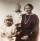 Anna Marie Kann 1923 med børn Karen Margrethe og Thorkild